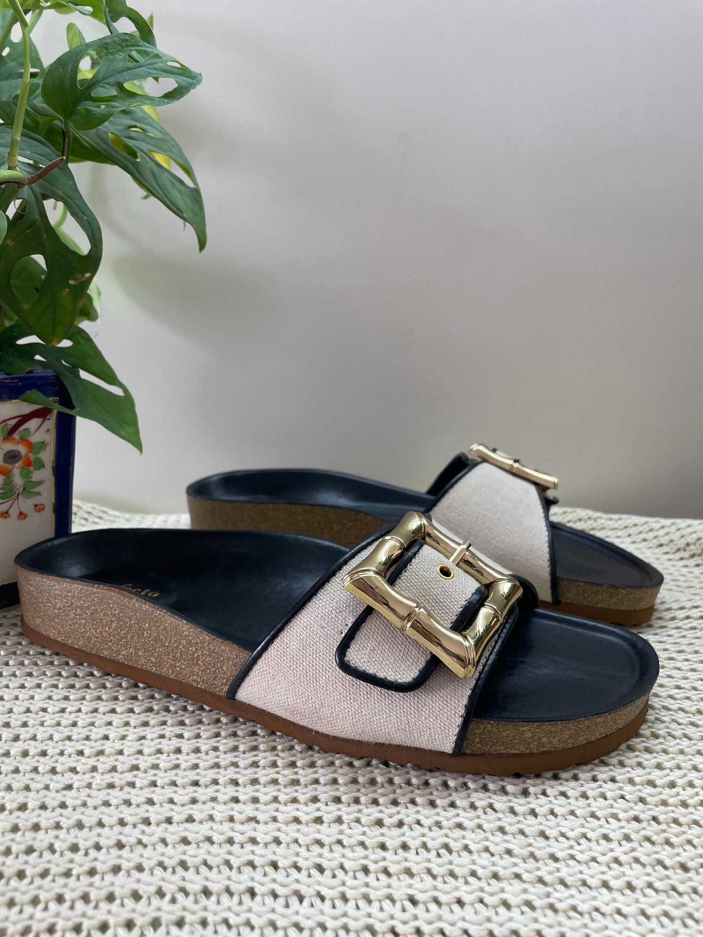 Canvas Buckle Sliders